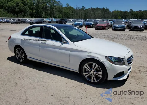 2015 Mercedes-Benz C 300 4Matic из США, поврежденный, VIN 55SWF4KB6FU030241